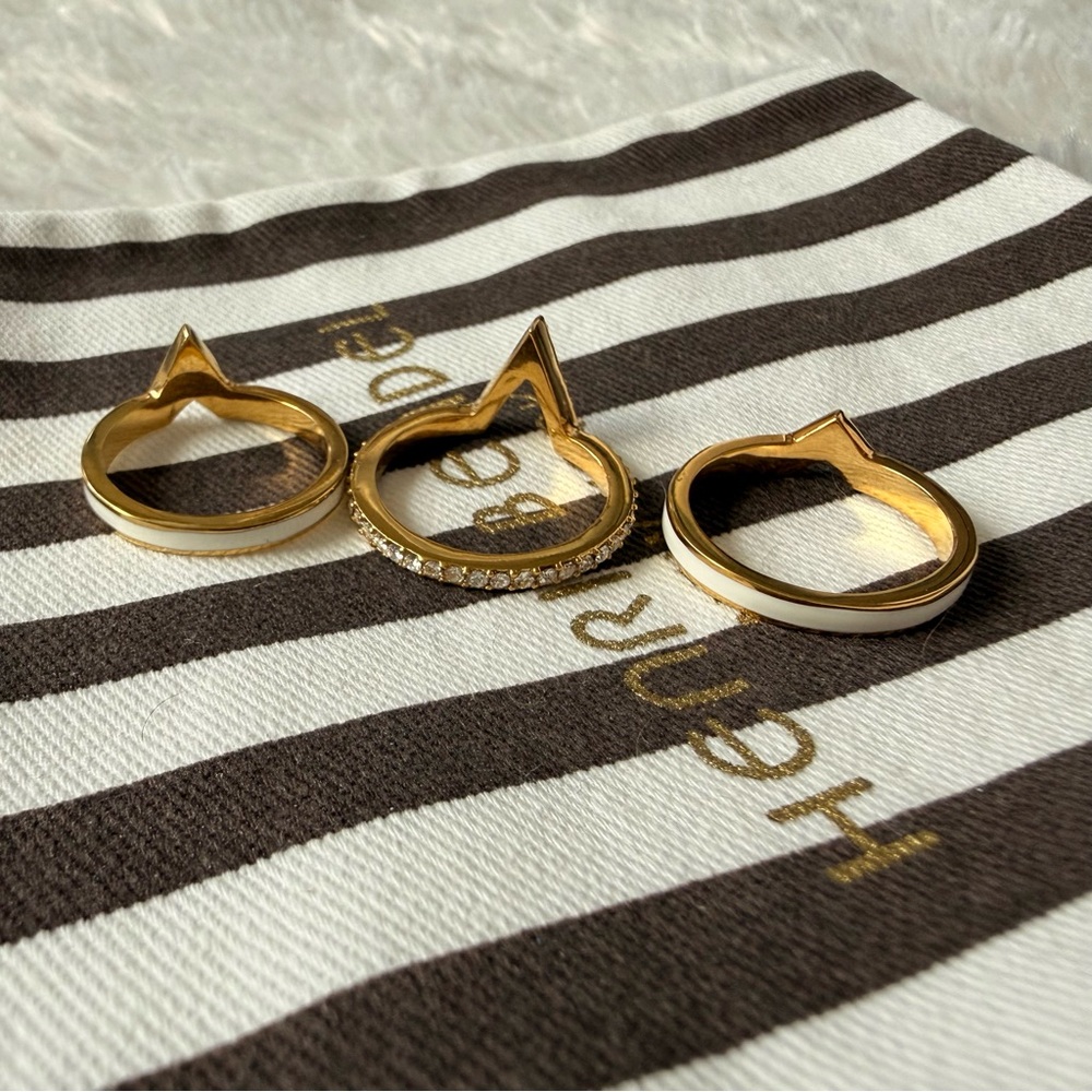 FINAL PRICE NWOT Henri Bendel 7 White Enamel Gold Tone Trio Stacked Rings Stack - Picture 6 of 11